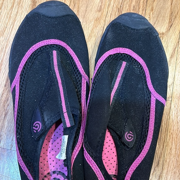 Water shoes worn but plenty of life left! - Picture 12 of 13